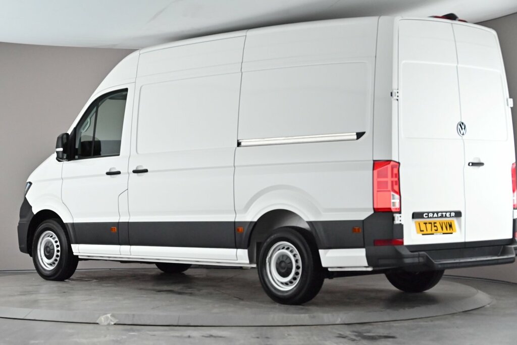 Volkswagen Crafter Cr35 Panel Van Commerce Mwb 140 Ps 2.0 Tdi 6Sp Man White #3