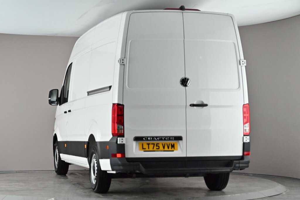 Volkswagen Crafter Cr35 Panel Van Commerce Mwb 140 Ps 2.0 Tdi 6Sp Man White #4