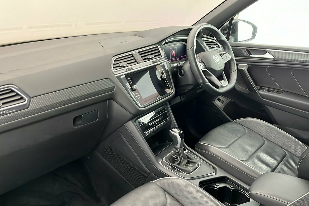 Volkswagen Tiguan Allspace R-line 1.5 Tsi 150Ps 7-Speed Dsg Black #2
