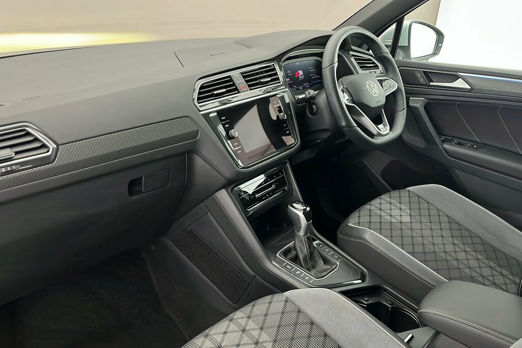 Volkswagen Tiguan R-line Edition 1.5 Tsi 150Ps 7-Speed Dsg Silver #2