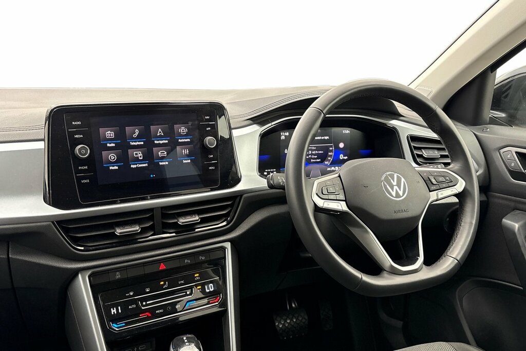 Volkswagen T-Roc Match 1.5 Tsi 150Ps 7-Speed Dsg Black #2