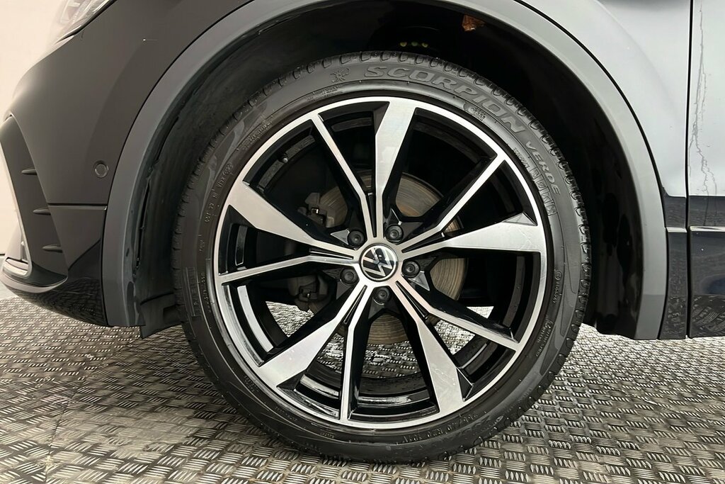 Volkswagen Tiguan R-line 1.5 Tsi 150Ps 7-Speed Dsg Black #5