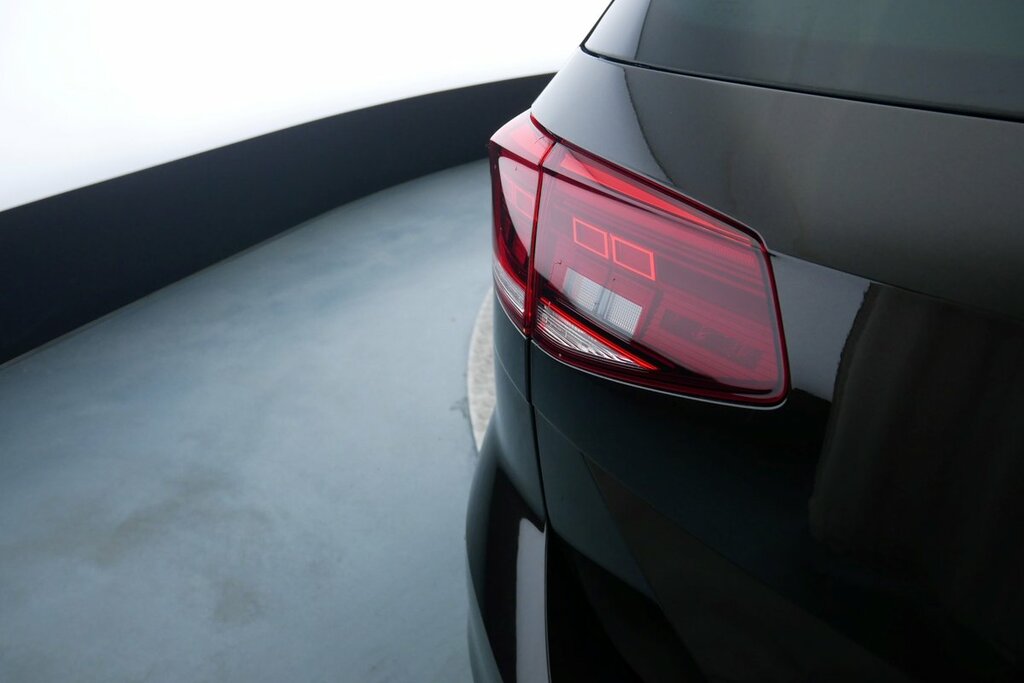Volkswagen Passat R-line Blue #24