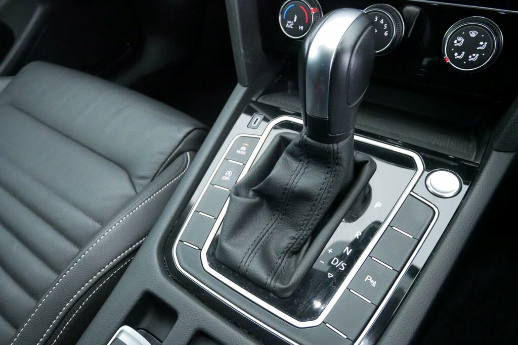 Volkswagen Passat R-line Blue #12