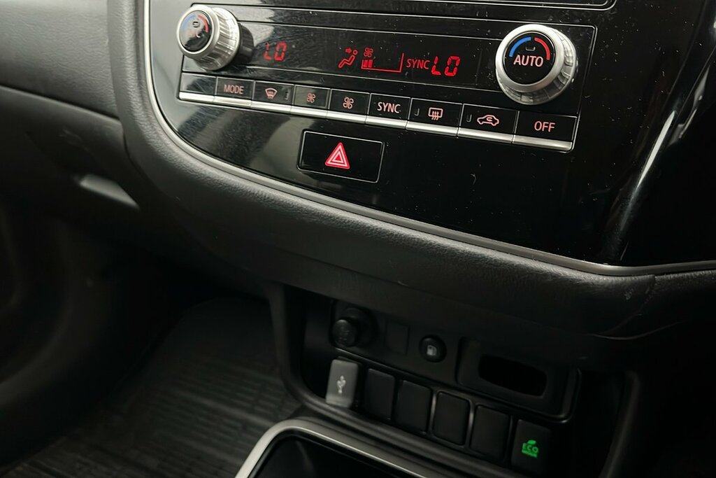Mitsubishi Outlander Outlander Dynamic Safety Phev Cvt White #18