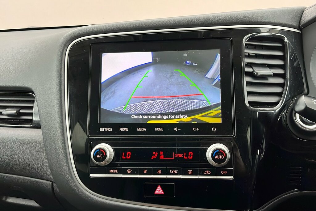Mitsubishi Outlander Outlander Dynamic Safety Phev Cvt White #16