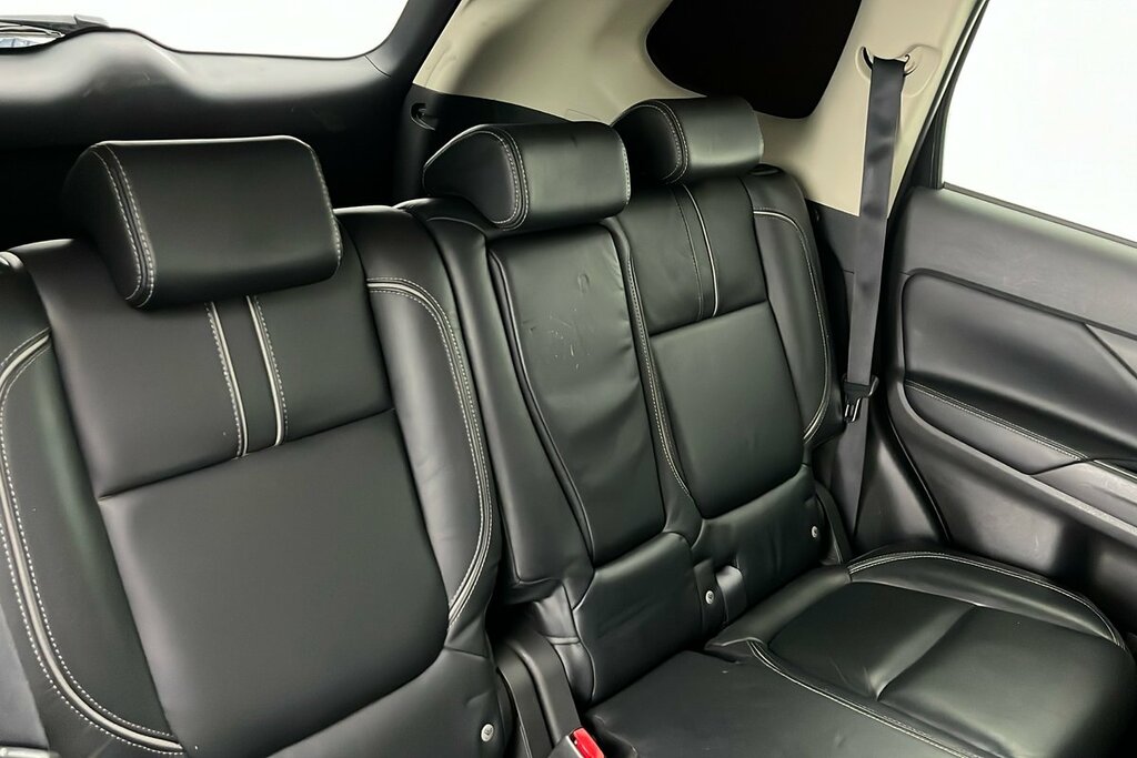 Mitsubishi Outlander Outlander Dynamic Safety Phev Cvt White #10