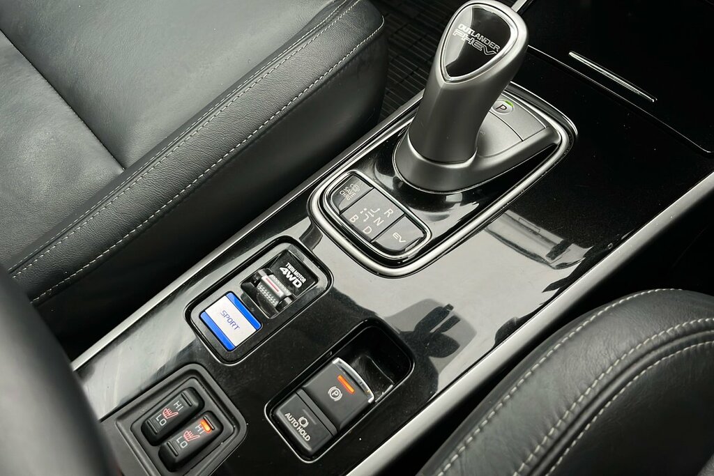 Mitsubishi Outlander Outlander Dynamic Safety Phev Cvt White #12