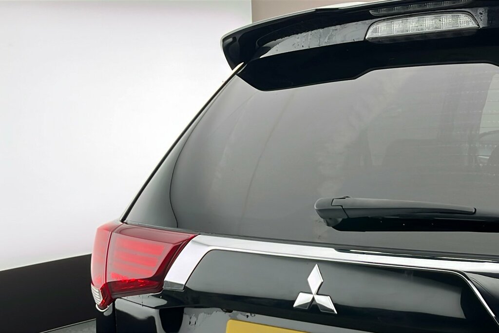 Mitsubishi Outlander Outlander Dynamic Safety Phev Cvt White #24