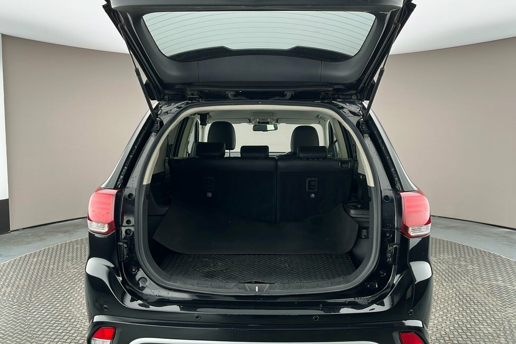 Mitsubishi Outlander Outlander Dynamic Safety Phev Cvt White #11