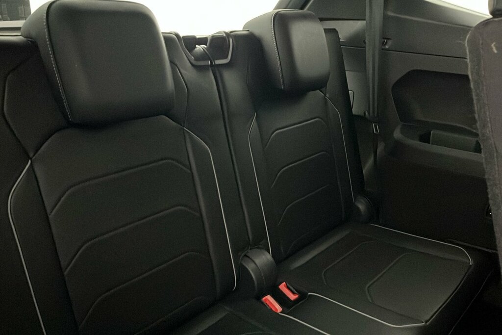 Volkswagen Tiguan Allspace R-line 2.0 Tdi 4Motion 150Ps 7-Speed Dsg Black #6
