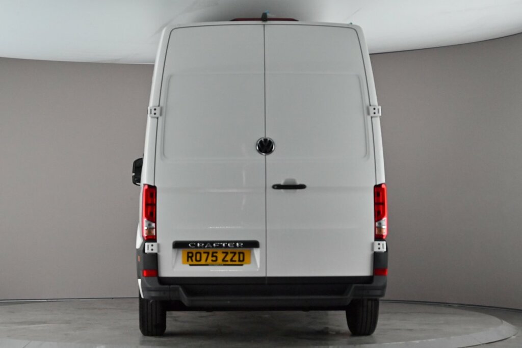 Volkswagen Crafter Cr35 Panel Van Commerce Mwb 140 Ps 2.0 Tdi 6Sp Man White #4