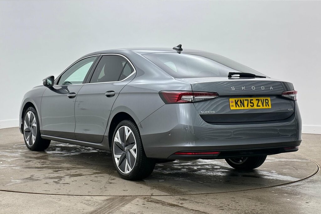 Skoda Superb Hatch Se L 2.0 Tdi 193 Ps 4X4 Dsg Grey #3