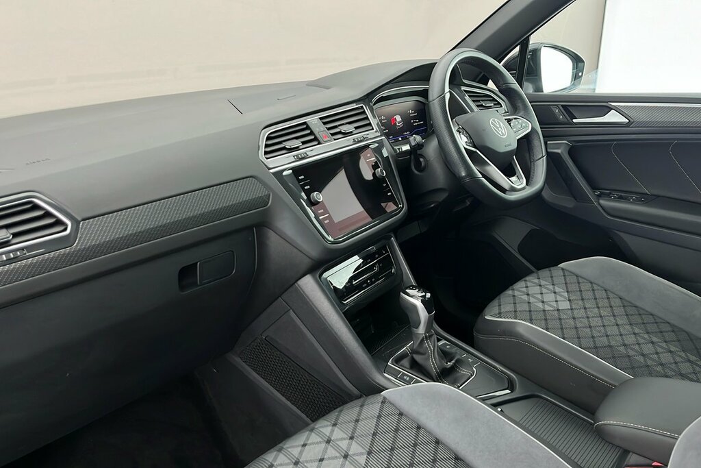 Volkswagen Tiguan R-line 1.5 Tsi 150Ps 7-Speed Dsg Black
