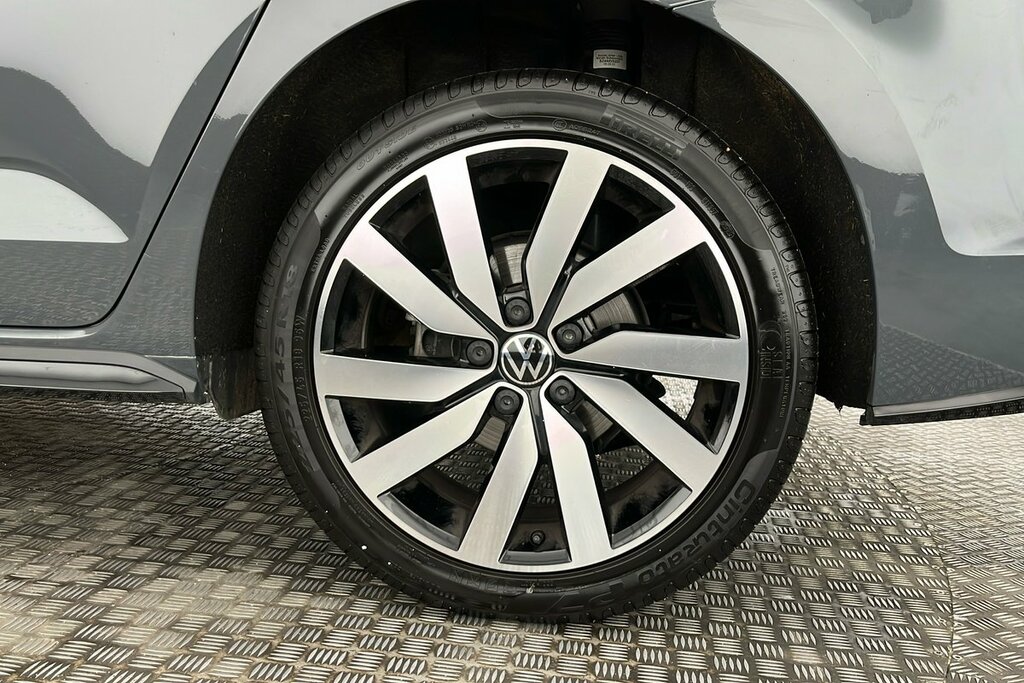 Volkswagen Touran R-line 1.5 Tsi 150 Ps 7-Speed Dsg Grey #5