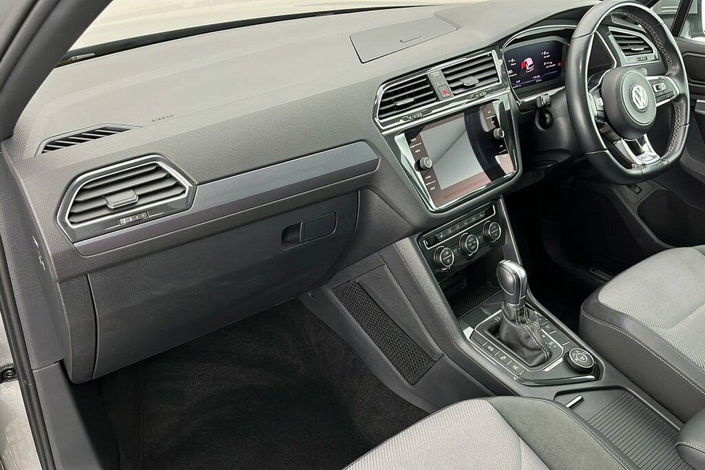 Volkswagen Tiguan Swb R-line Tech 2.0 Tdi 4Motion 150Ps 7-Speed Dsg Silver #2