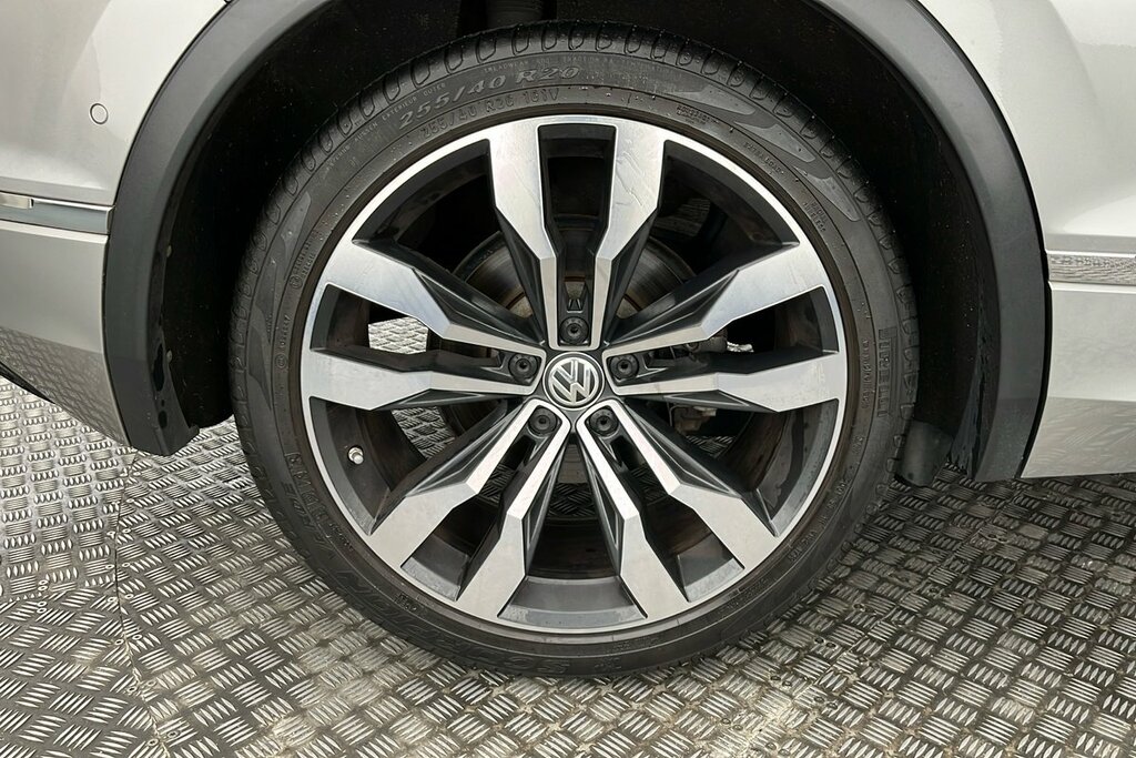 Volkswagen Tiguan Swb R-line Tech 2.0 Tdi 4Motion 150Ps 7-Speed Dsg Silver #5