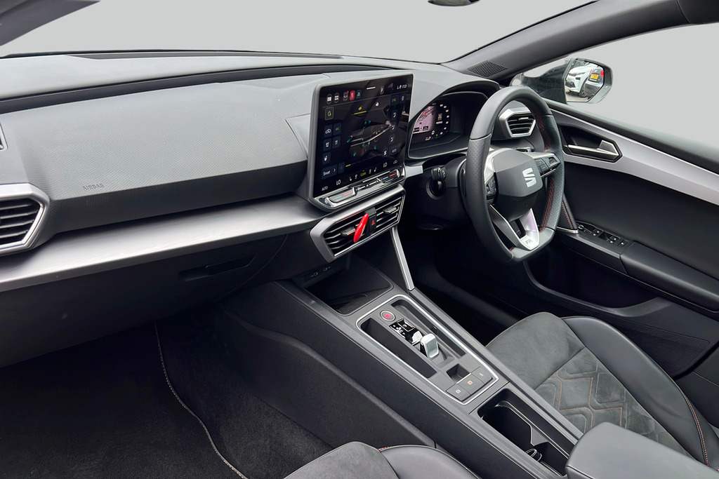 Seat Leon Hatch Fr Black Edition 1.5 Etsi Afv 150 7-Speed Au Black #2