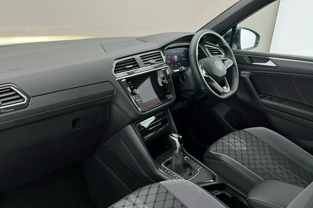 Volkswagen Tiguan R-line 1.5 Tsi 150Ps 7-Speed Dsg Blue #2