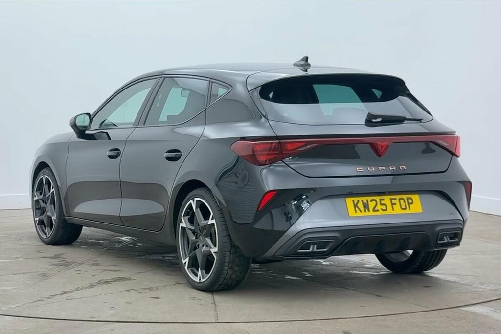 Cupra Leon Hatch V2 1.5 Etsi 150 7-Speed Black #3
