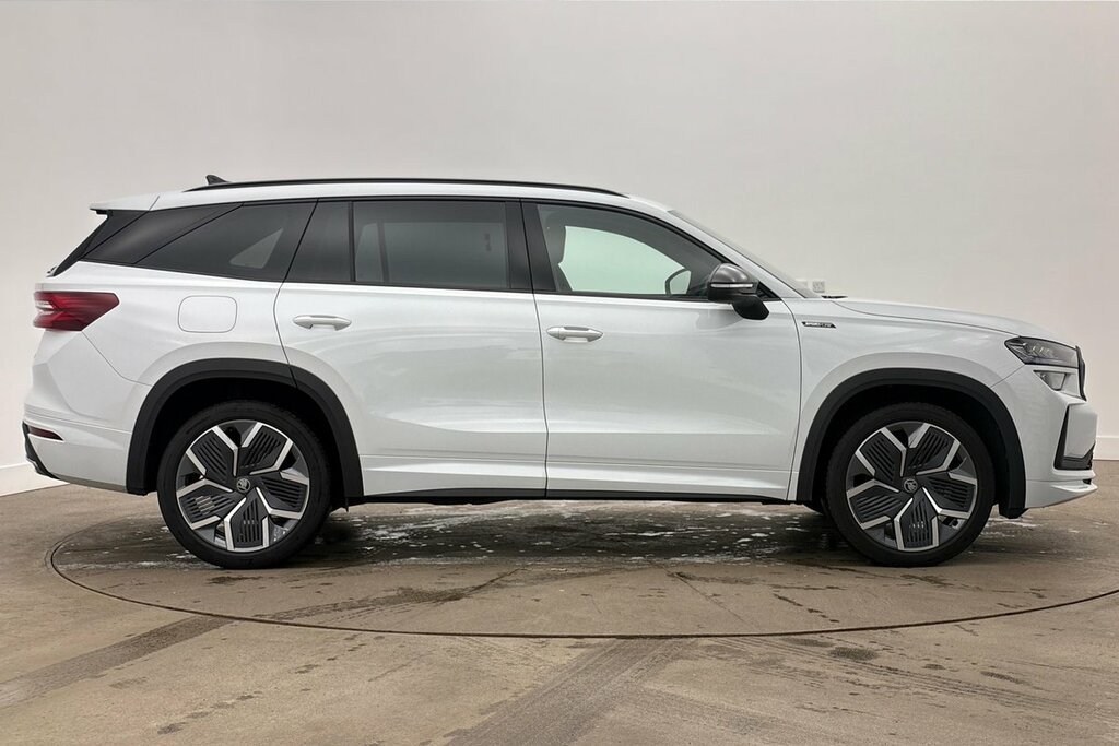 Skoda Kodiaq Sportline 7 Seats 1.5 Tsi E-tec 150 Ps Dsg DG75ERZ White #4