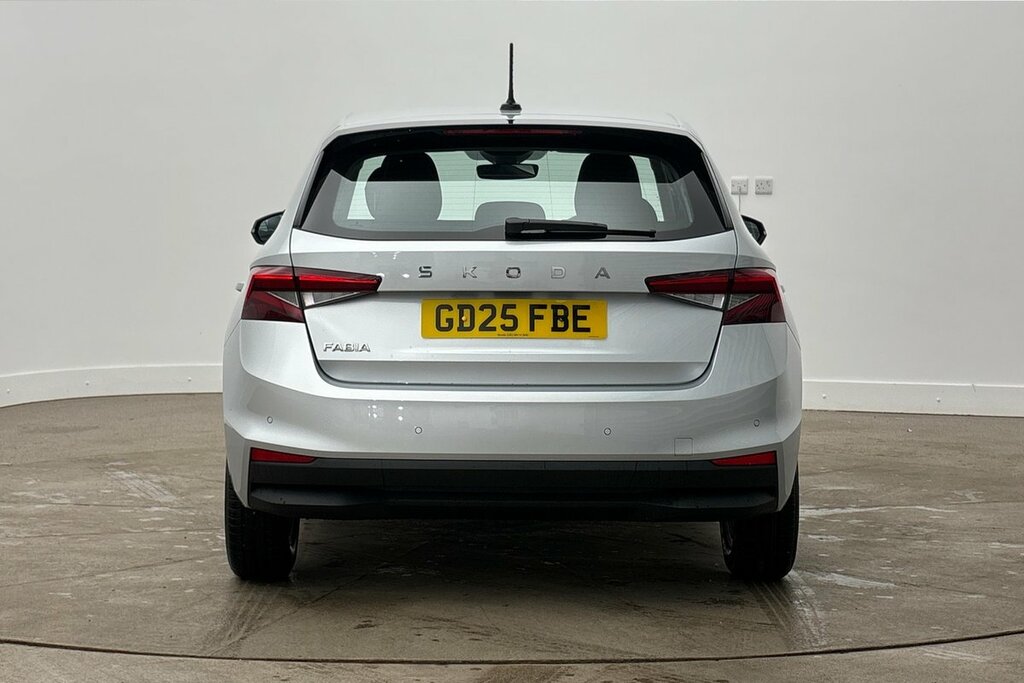 Skoda Fabia 1.0 Tsi 116 Design Edition Dsg White #8