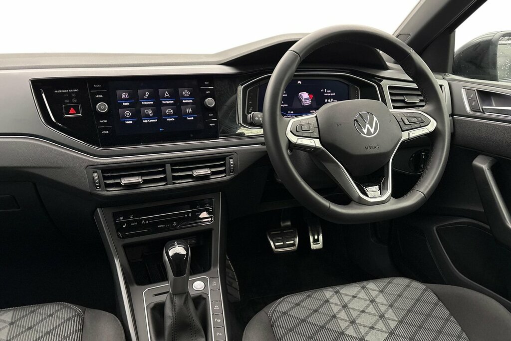 Volkswagen Taigo Black Edition 1.5 Tsi 150Ps 7-Speed Dsg Grey #2