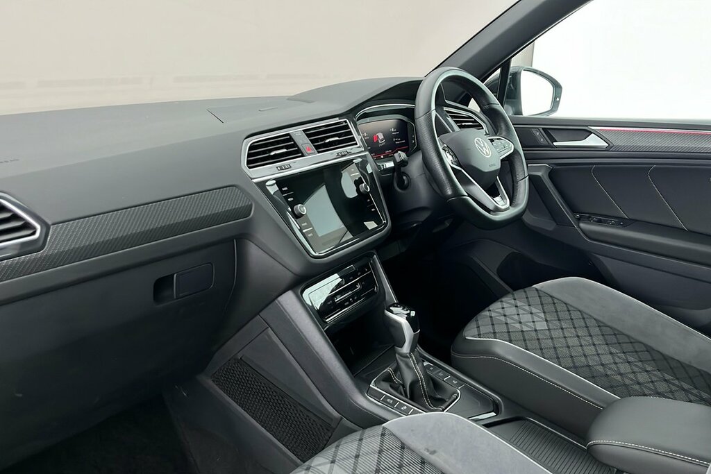 Volkswagen Tiguan R-line Edition 1.5 Tsi 150Ps 7-Speed Dsg Black #2