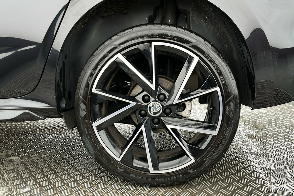 Skoda Kamiq Monte Carlo 1.0 Tsi 110 Ps 6G Man Black #5