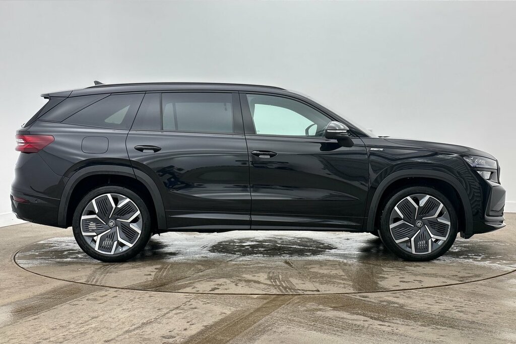 Skoda Kodiaq Sportline 7 Seats 1.5 Tsi E-tec 150 Ps Dsg KM75PVJ Black #4