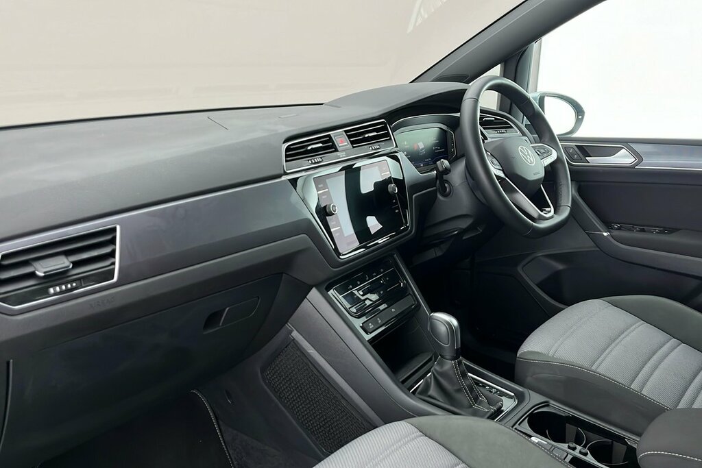 Volkswagen Touran R-line 1.5 Tsi 150 Ps 7-Speed Dsg Silver #2