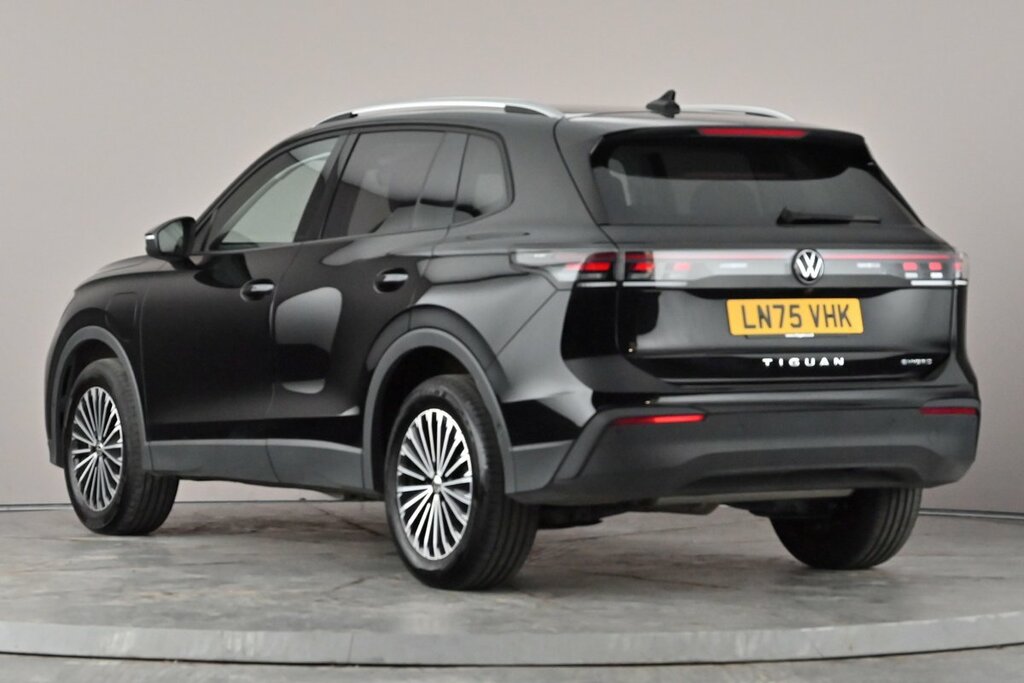 Volkswagen Tiguan Match 1.5 Tsi Ehybrid 204 Ps 6-Speed Dsg Black #2
