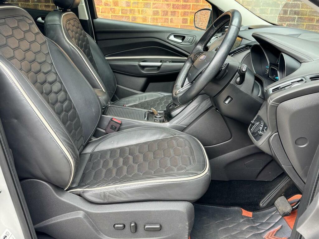 Ford Kuga 2.0 Tdci Vignale Powershift Awd Euro 6 Ss EO68TYT White #3