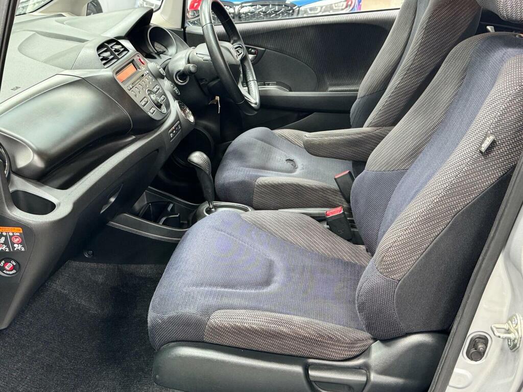 Honda Jazz 1.4 I-vtec Es Plus Cvt Euro 5 RE15TFA Silver #4