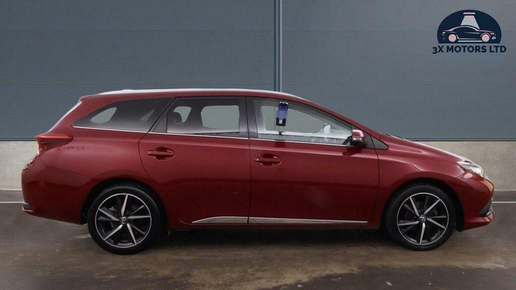 Toyota Auris 1.2 Vvt-i Design Touring Sports Euro 6 Ss VE67CUU Red #6