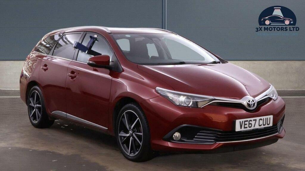 Toyota Auris 1.2 Vvt-i Design Touring Sports Euro 6 Ss Red