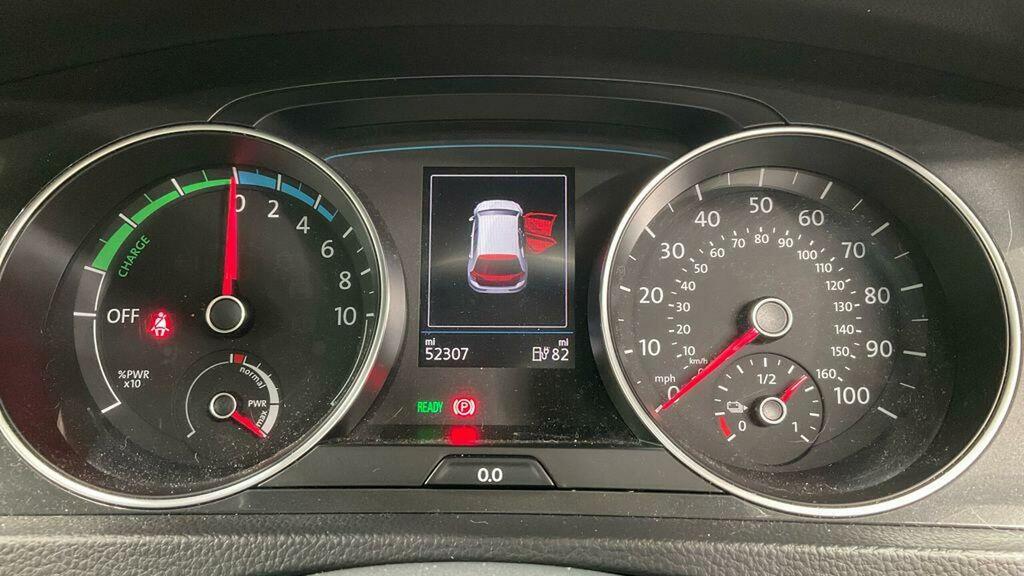 Volkswagen e-Golf Hatchback White #12