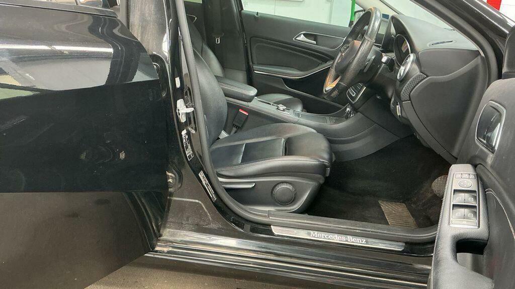 Mercedes-Benz A Class 1.5 A180d Sport Premium 7G-dct Euro 6 Ss Black #4