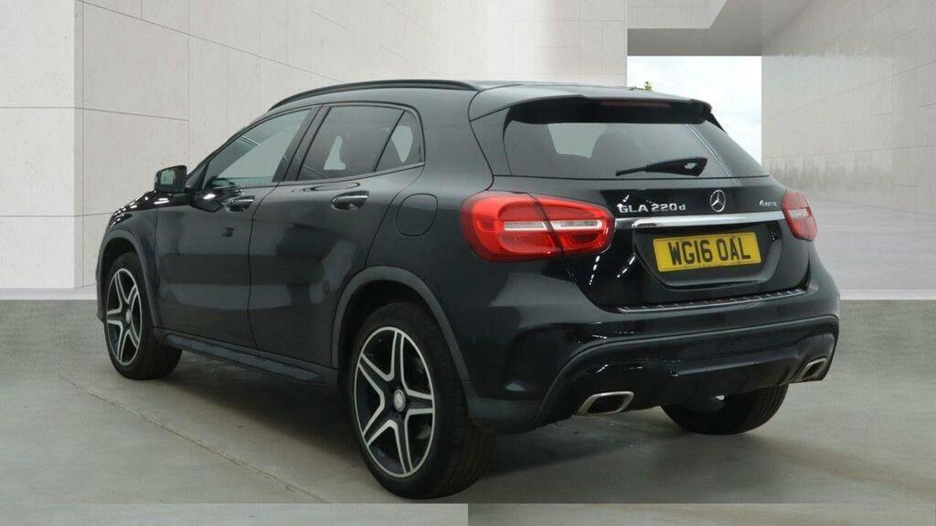 Mercedes-Benz GLA Class 2.1 Gla220d Amg Line Premium Plus 7G-dct 4Matic Black #3