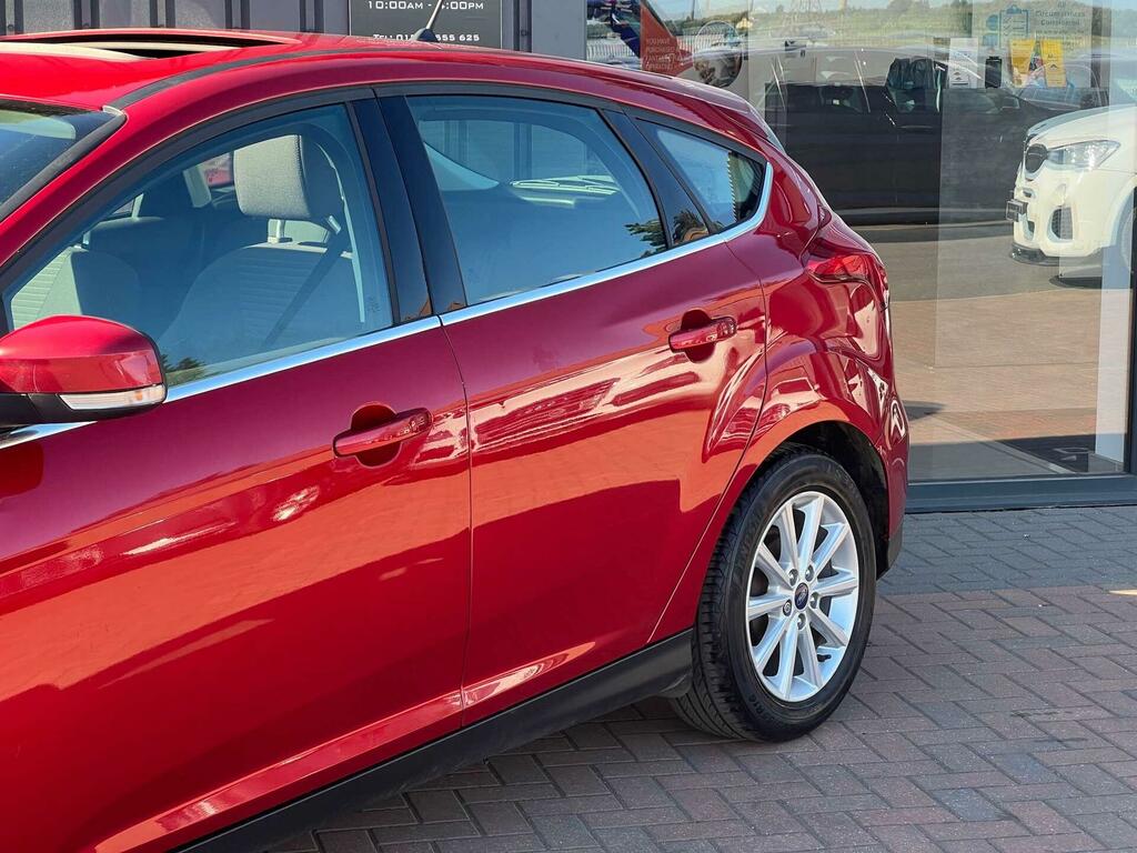 Ford Focus 1.5 Tdci Titanium Euro 6 Ss  Red #2