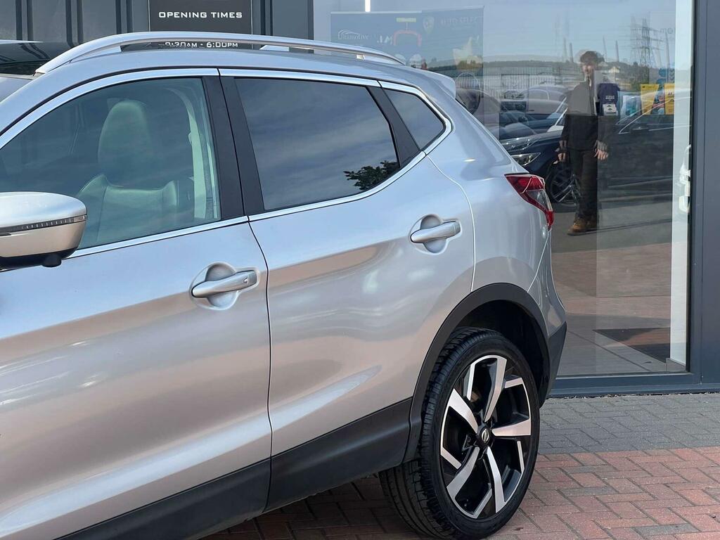 Nissan Qashqai Tekna Silver #2