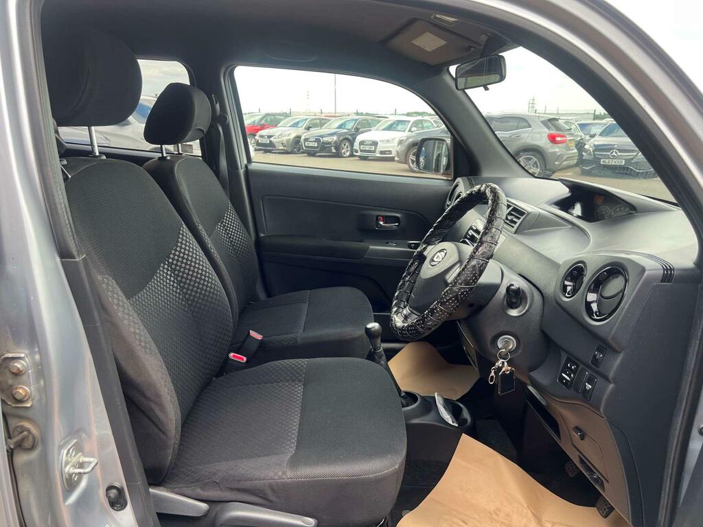 Daihatsu Materia 1.5 Silver #14