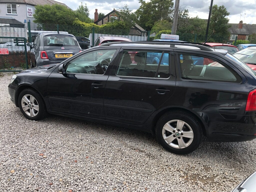 Skoda Octavia 1.6 Tdi Cr Greenline II Black #4