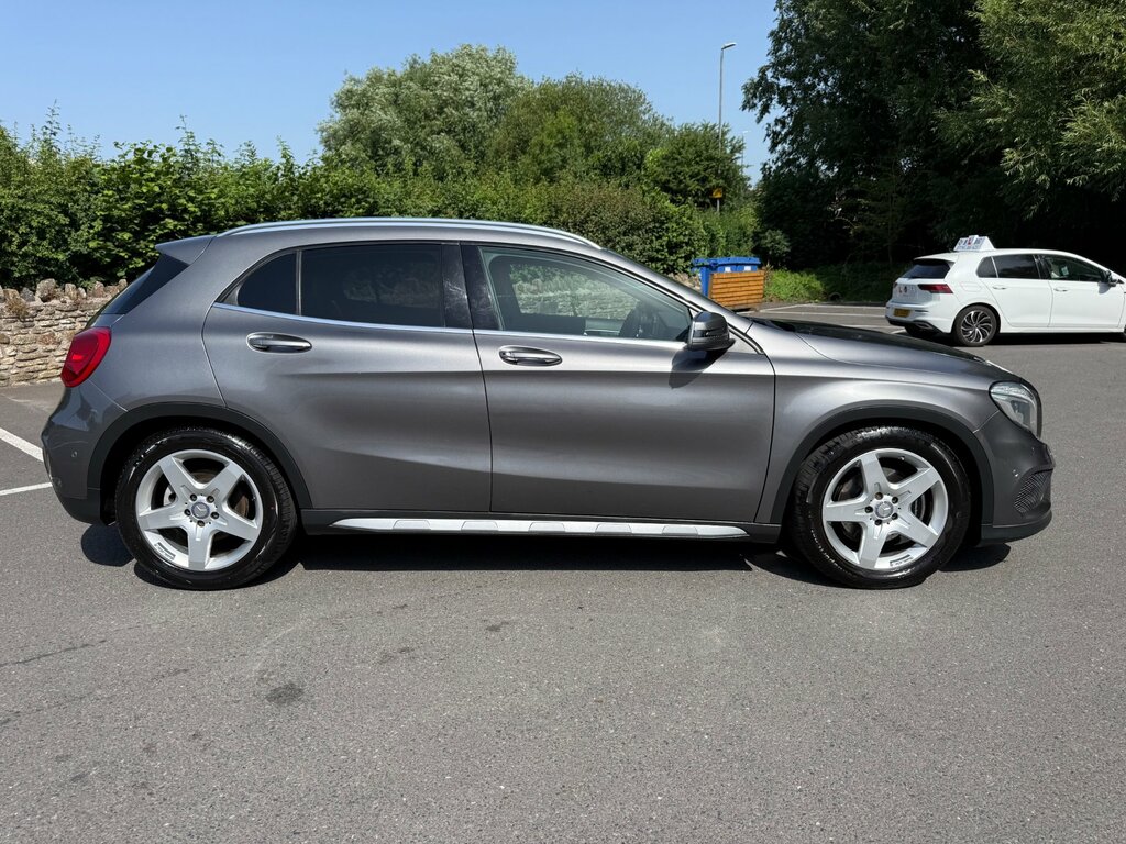 Mercedes-Benz GLA Class Gla220 Amg Line Premiumcdi 4Matic Silver #3