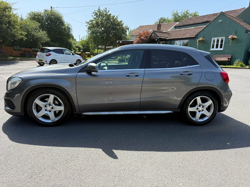 Mercedes-Benz GLA Class Gla220 Amg Line Premiumcdi 4Matic Silver #4