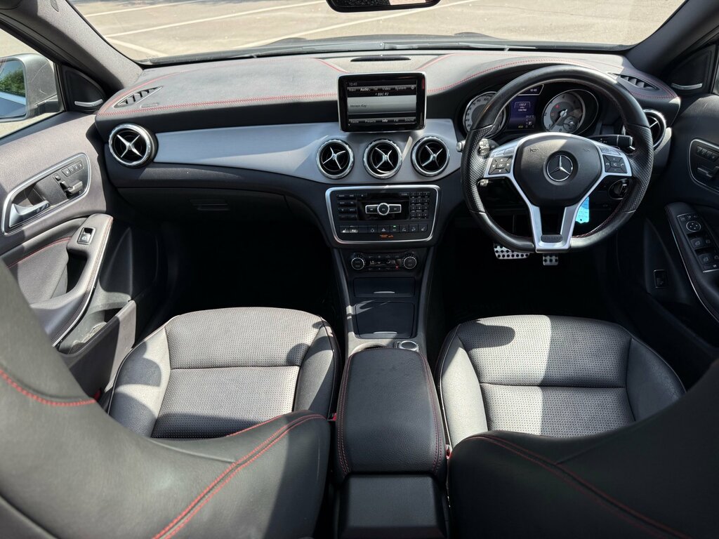 Mercedes-Benz GLA Class Gla220 Amg Line Premiumcdi 4Matic Silver #10
