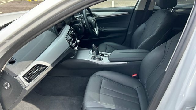 BMW 5 Series 520D Mht Se Touring White #5