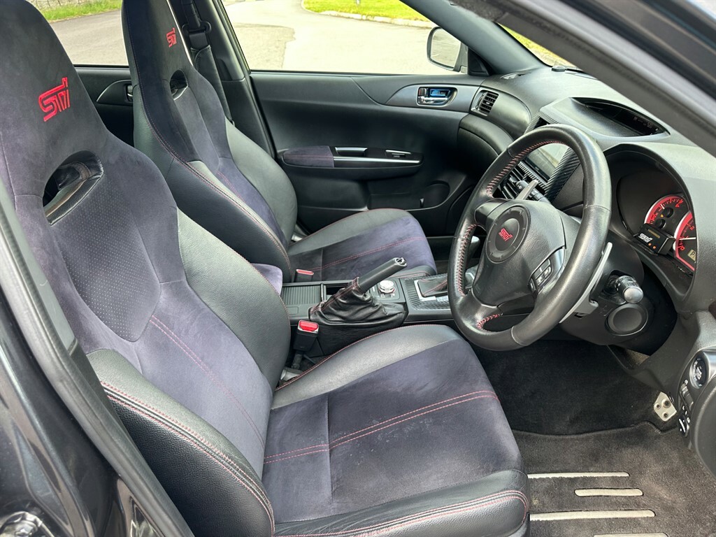 Subaru Impreza Saloon White #12
