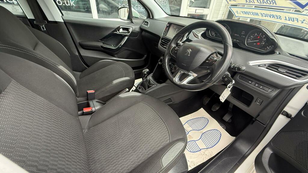 Peugeot 208 Hatchback Silver #9