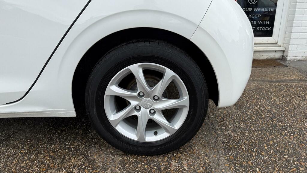 Peugeot 208 Hatchback Silver #19